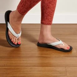 OluKai ‘Ohana - White / Black -Comfort Shoes Wear Shop 20110 4R40 102 W Ohana WhtBlk Web Opt