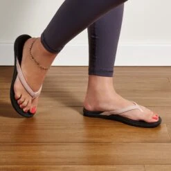 OluKai Ho‘ōpio - Petal Pink Metallic / Black -Comfort Shoes Wear Shop 20294 NK40 102 W Ho Opio PepmBlk Web Opt