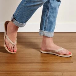 OluKai Honu - Tapa / Golden Sand -Comfort Shoes Wear Shop 20436 20GS 102 W Honu TapGlds Web Opt