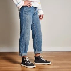 OluKai Pīlahi - Black -Comfort Shoes Wear Shop 20461 4040 ShotAngle W PILAHI BlackBlack