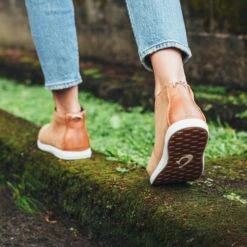 OluKai Hawai‘iloa Manu Hope - Fox / Off White -Comfort Shoes Wear Shop Hawai iloaManuHope Fox galleryimage 06